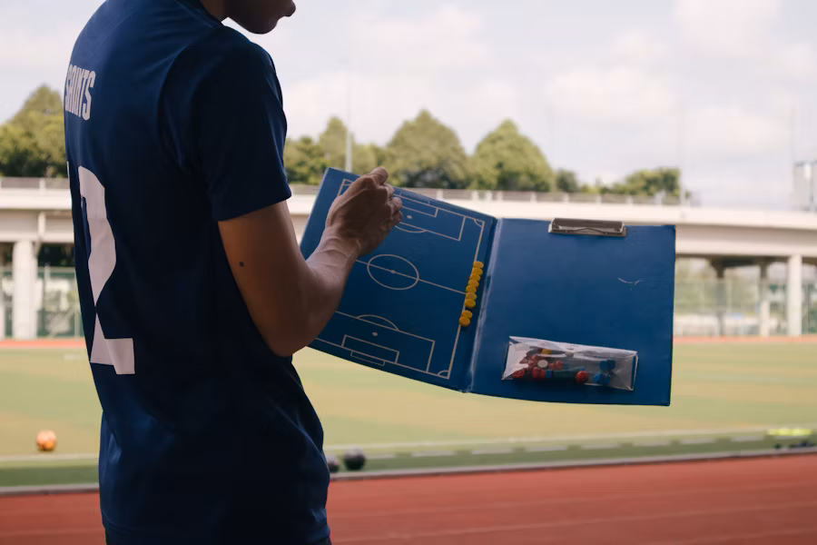 AI vs Human Coaching: Which is Best for Growth?